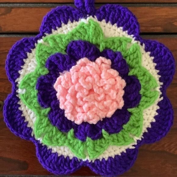 HAND MADE CROCHET POT HOLDER FLORAL DESIGN - Picture 1 of 6
